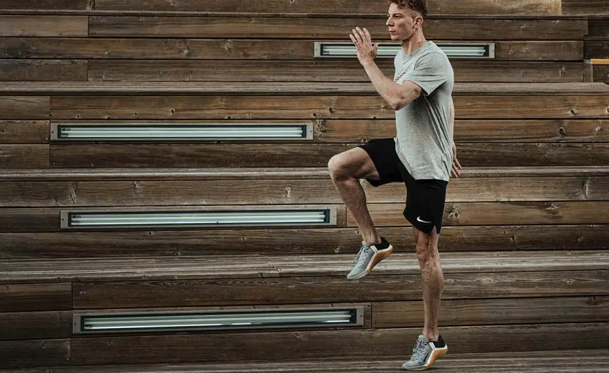 Trening HIIT co to? Poznaj skuteczne metody na szybką formę